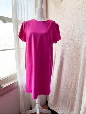 She + Sky Vibrant Fuchsia Keyhole Shift Dress